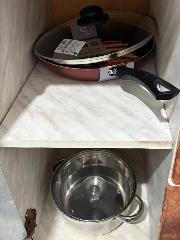 Квартира напротив Ледового дворца и областной больницы .