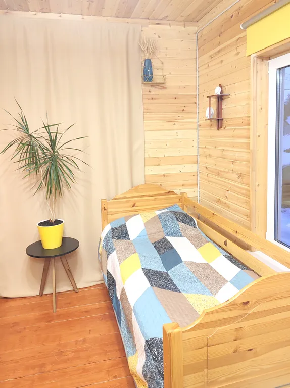 Птица синица House с огромным балконом у озера