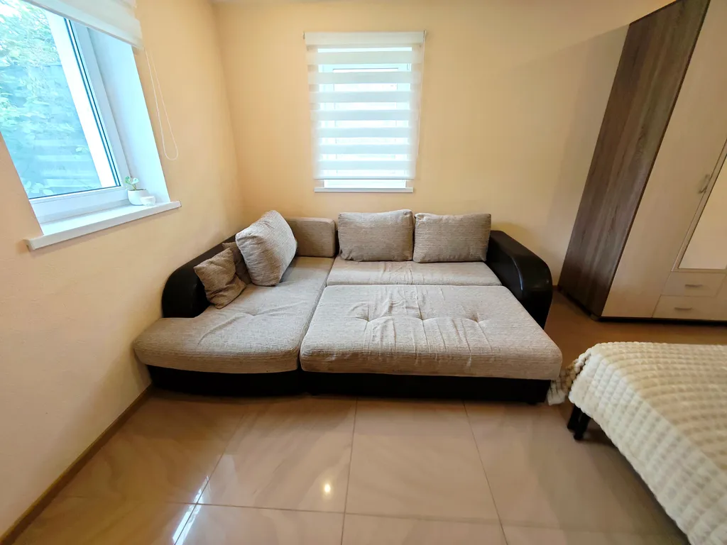 Уютный домик рядом с лесом и озером