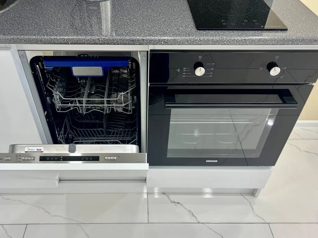 Двухкомнатные апартаменты с видом на море и парк, Batumi View