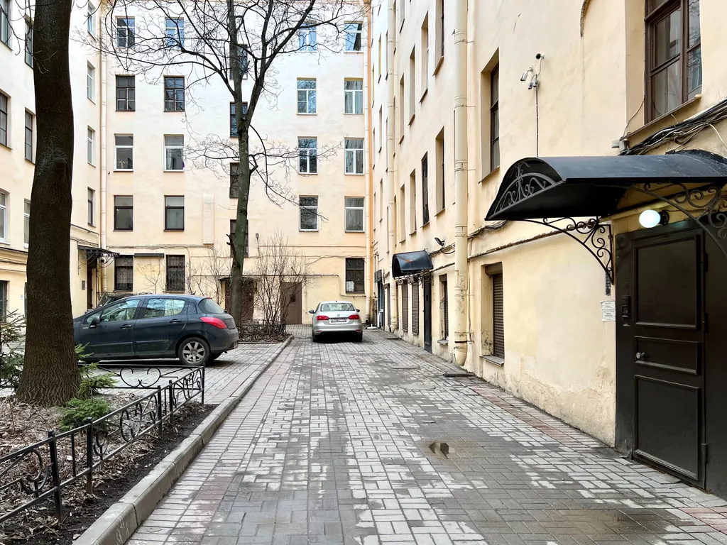 Двухуровневые апартаменты в двух шагах от Невского проспекта