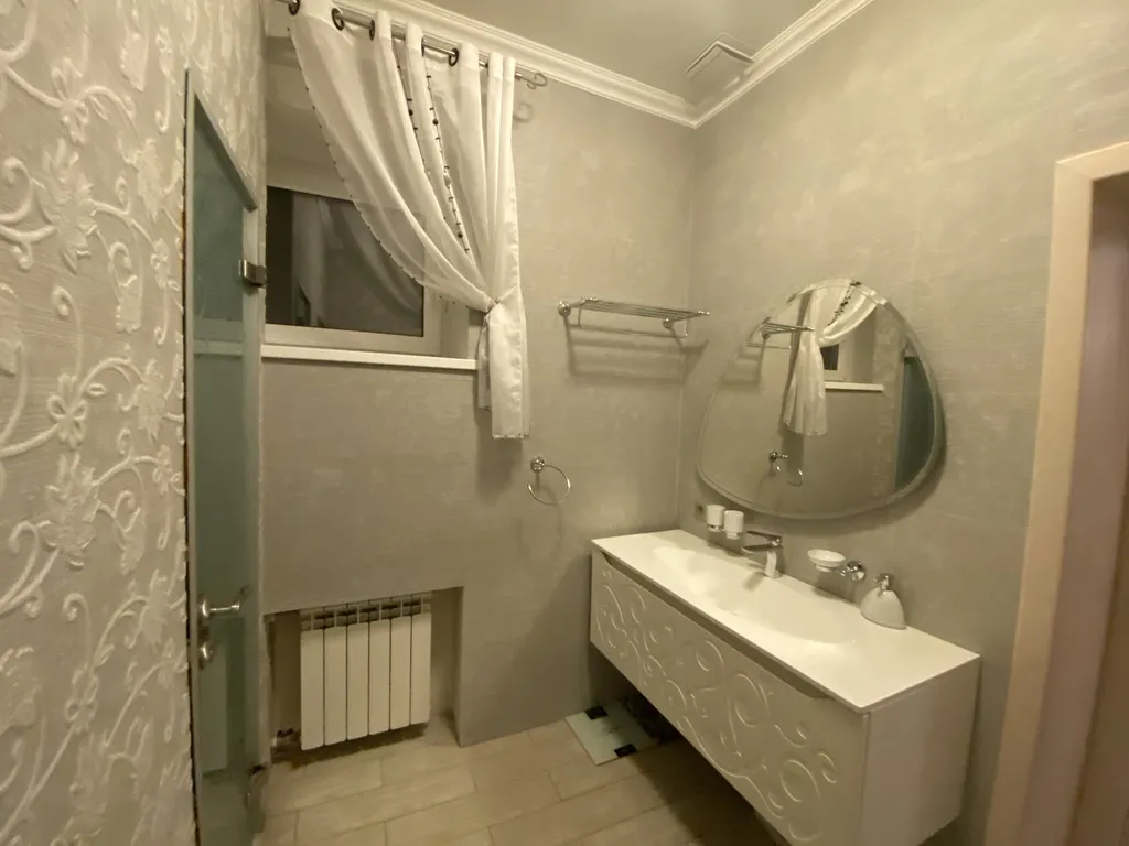 Дом с бассейном в лесу