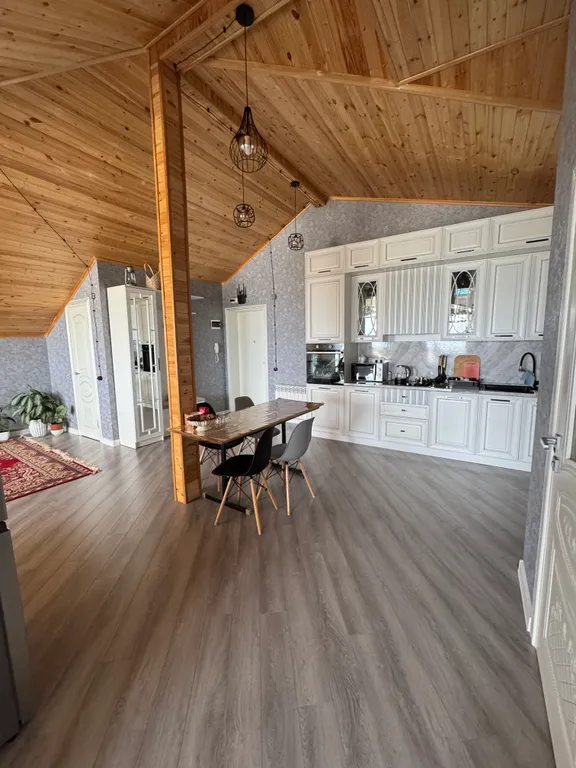 Квартира с балконом на высоте птичьего полета