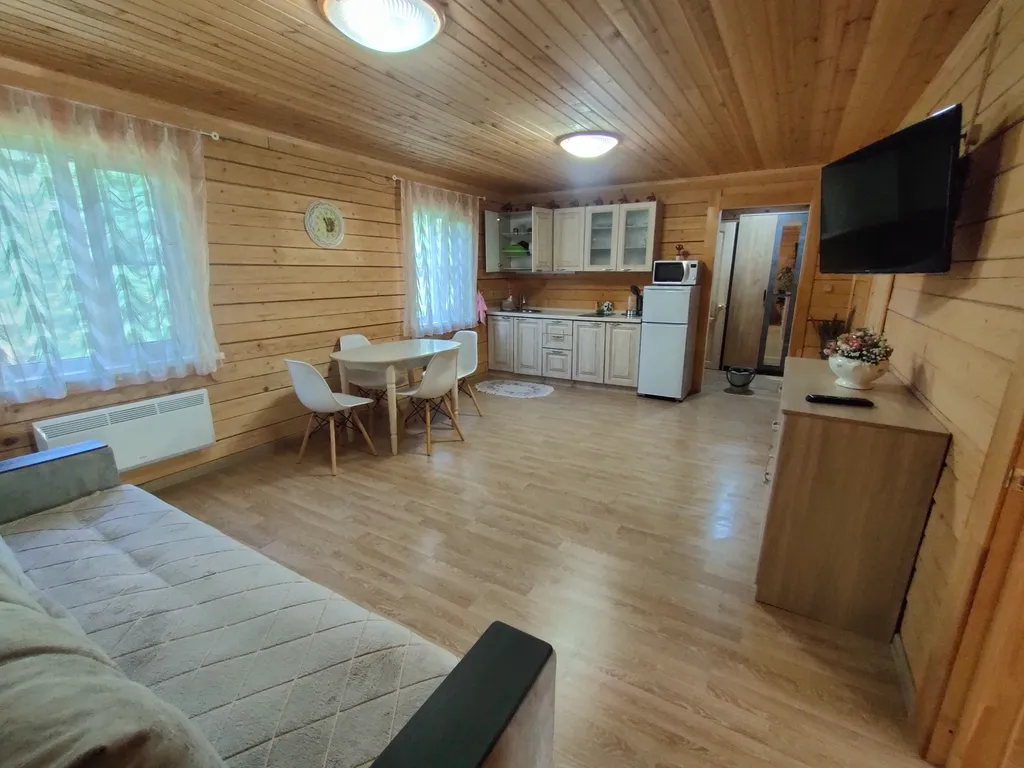 Дом на самом берегу озера селигер