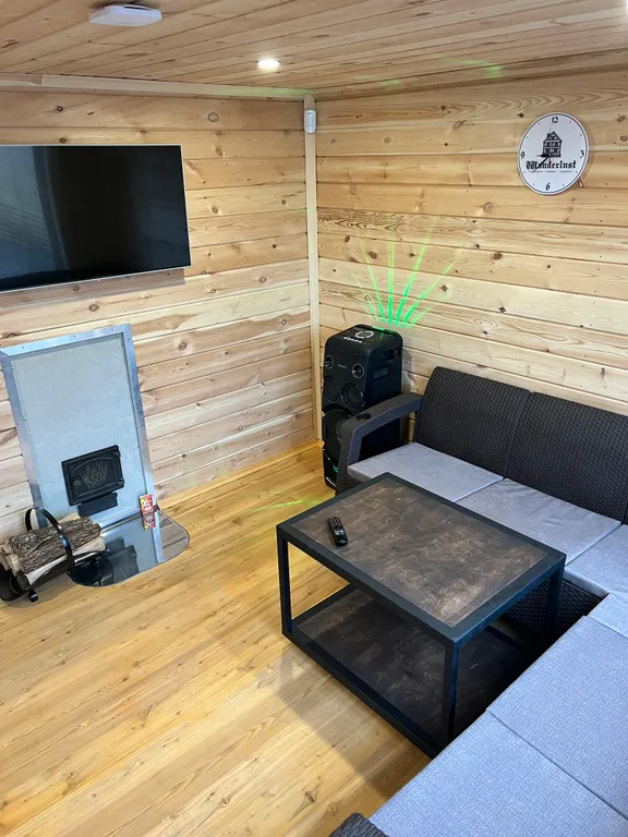 Wanderlust: загородный дом у реки с баней и джакузи