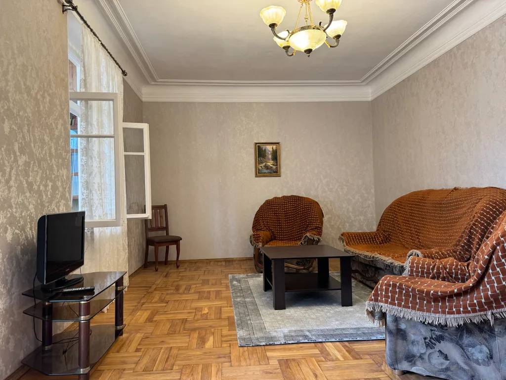 Квартира 3-комнатная квартира в центре г.Сухум — Сухум