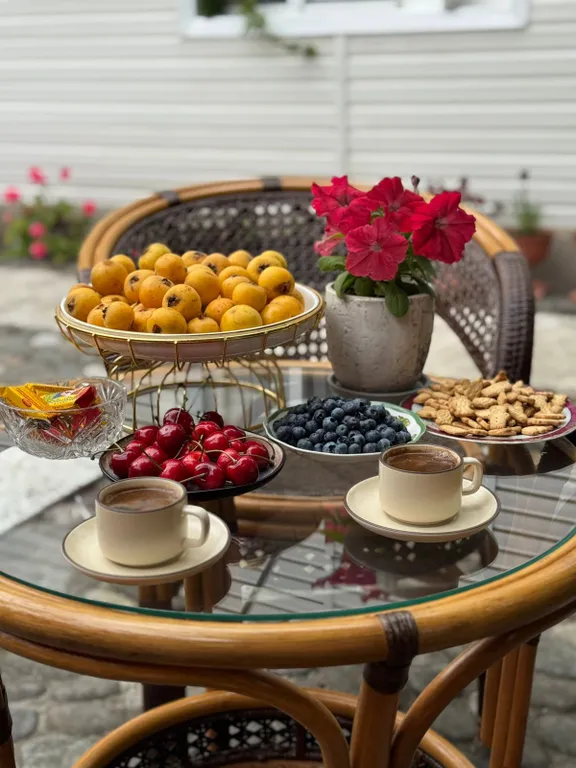 Комнаты с видом на море и горы