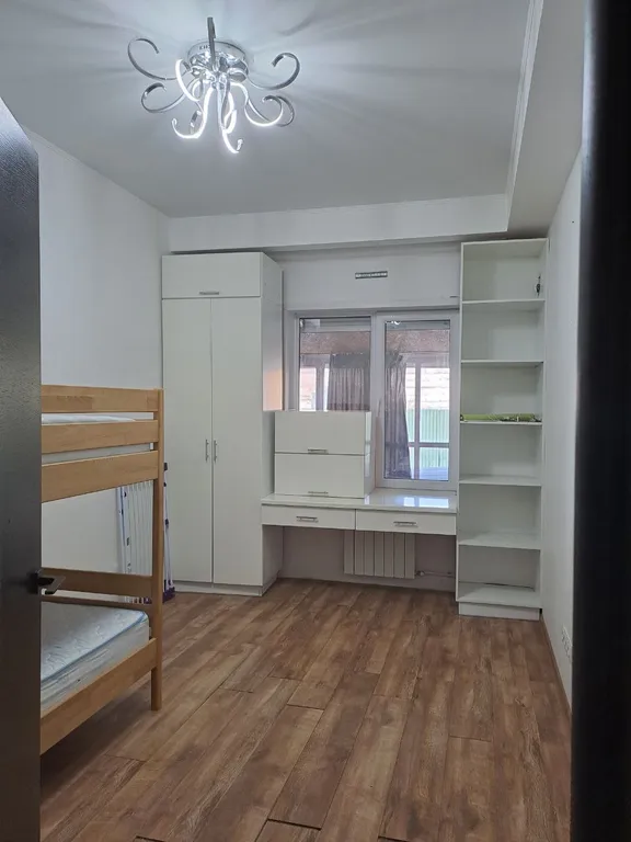 Большая светлая квартира с дизайнерским ремонтом рядом с центром