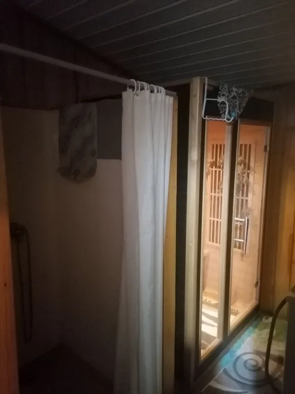 Уютный дом с камином на берегу горной речки, со всеми удобствами