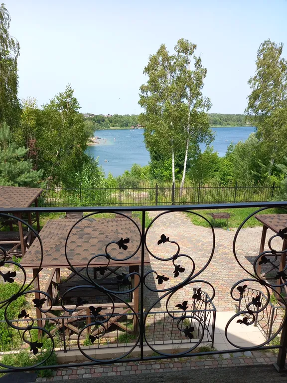 Коттедж у озера — аренда посуточно в Янтарный