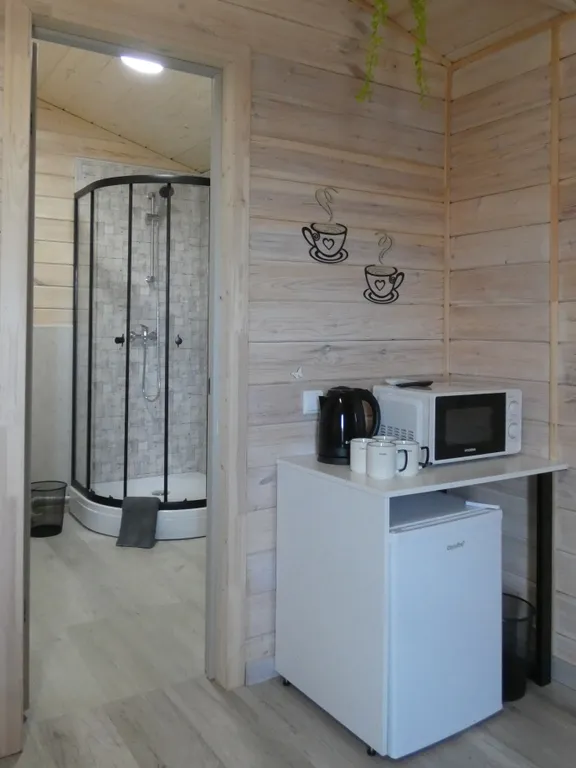 Уютный четырёхместный Домик с двухспальной кроватью