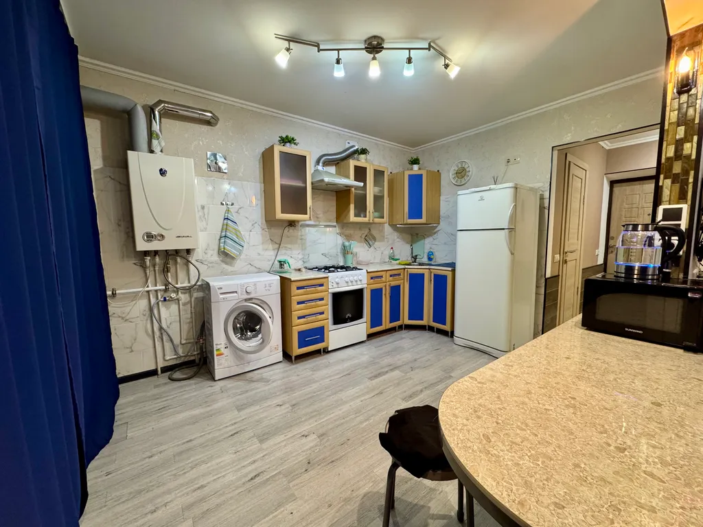 Студия с дизайнерским оформлением