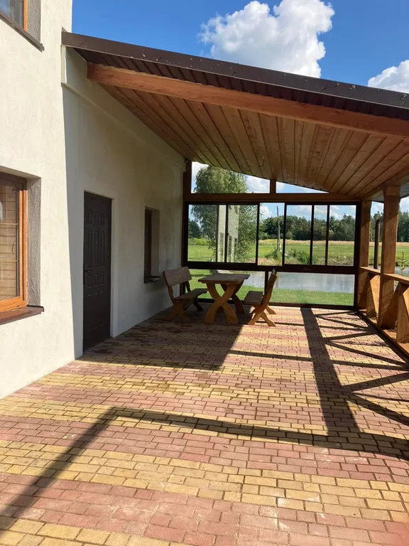 Дом с озером, река, лес