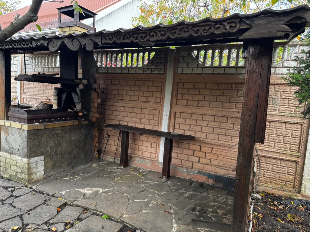 Уютный дом рядом с лесом