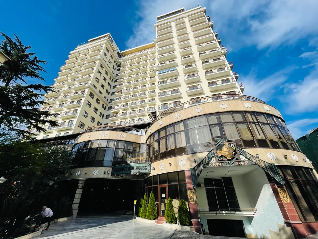 3-комнатная квартира рядом с морем, панорамные окна с видом на море