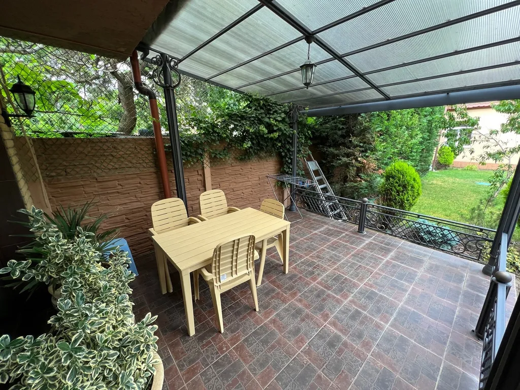 Четырёхкомнатный дом класса люкс в тихом центре