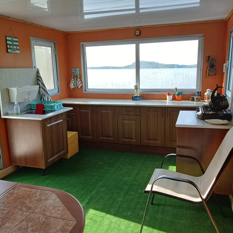 Хаусбот на Мунозере - одном из самых красивых и чистых озёр в Карелии