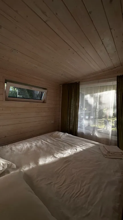 Уютный домик в древних липах