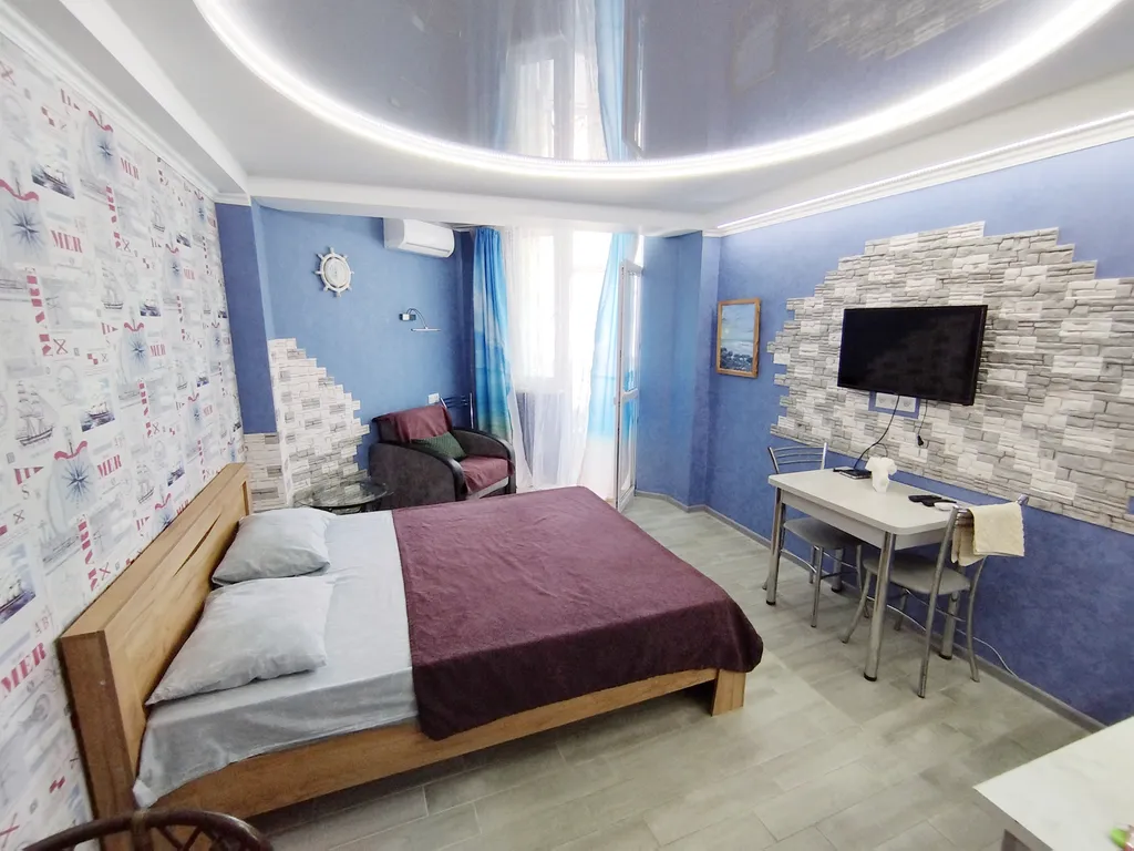 Студия на берегу моря, первая линия