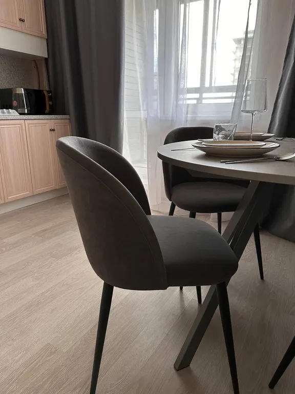 Современная новая квартира в стиле лофт недалеко от берега