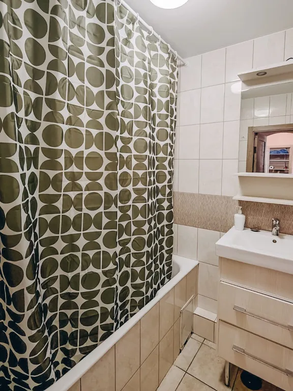 Вид на реку и крокус