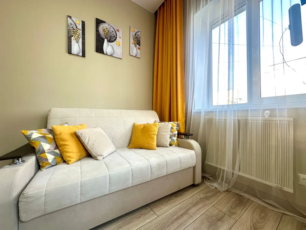 Апартамент с двумя окнами в топовой локации рядом с морем