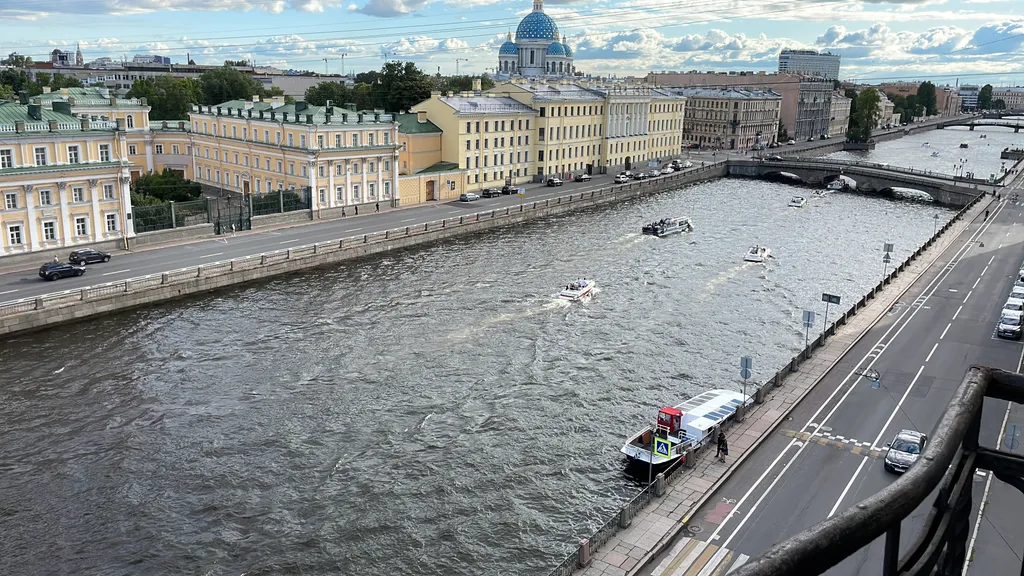 Уникальная 5-комнатная квартира на Фонтанке