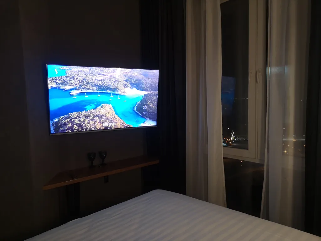 Апартаменты с большой джакузи и камином