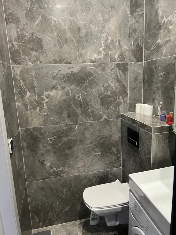 Уютный лофт с историческим балконом на главной улице