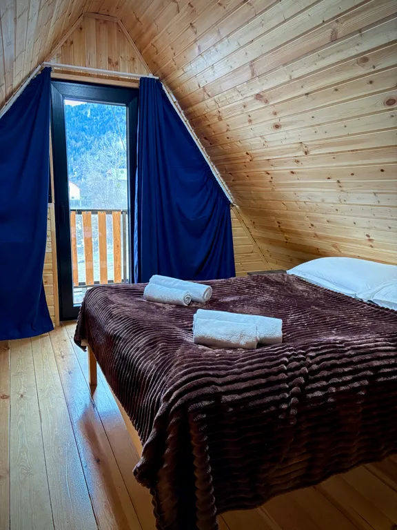 Шале Кедари