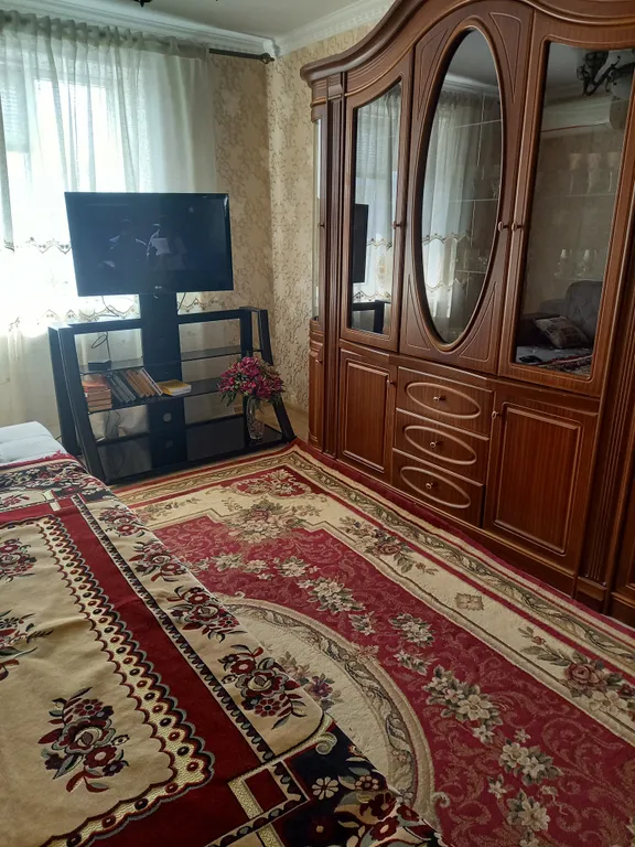 Уютная двухкомнатная квартира недалеко от городской набережной