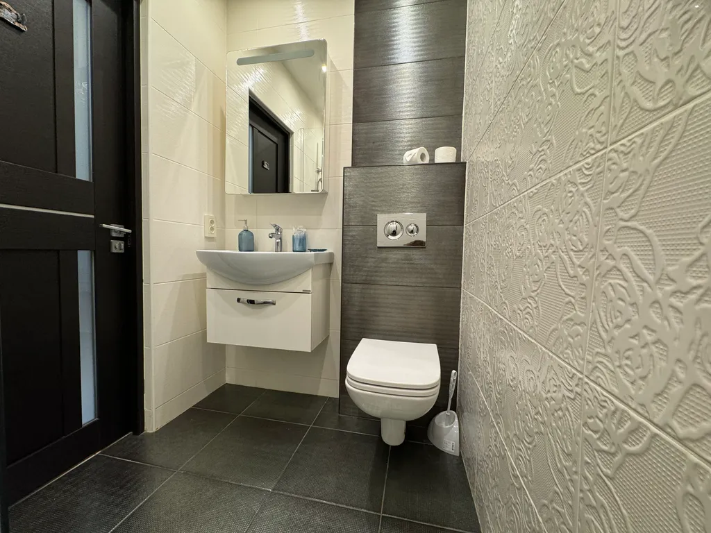 Новая студия вблизи с источниками в микрорайоне « курортный»