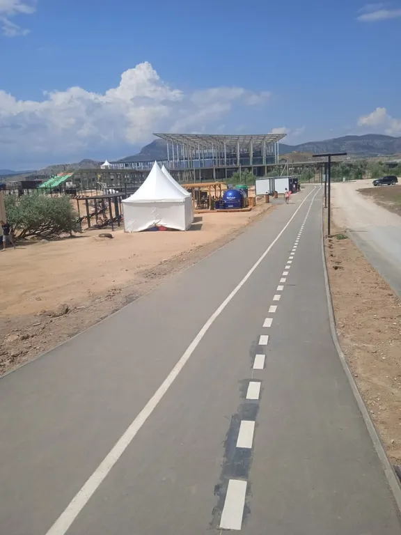 Семейный отдых в двух-комнатной квартире у Аквапарка на второй линии