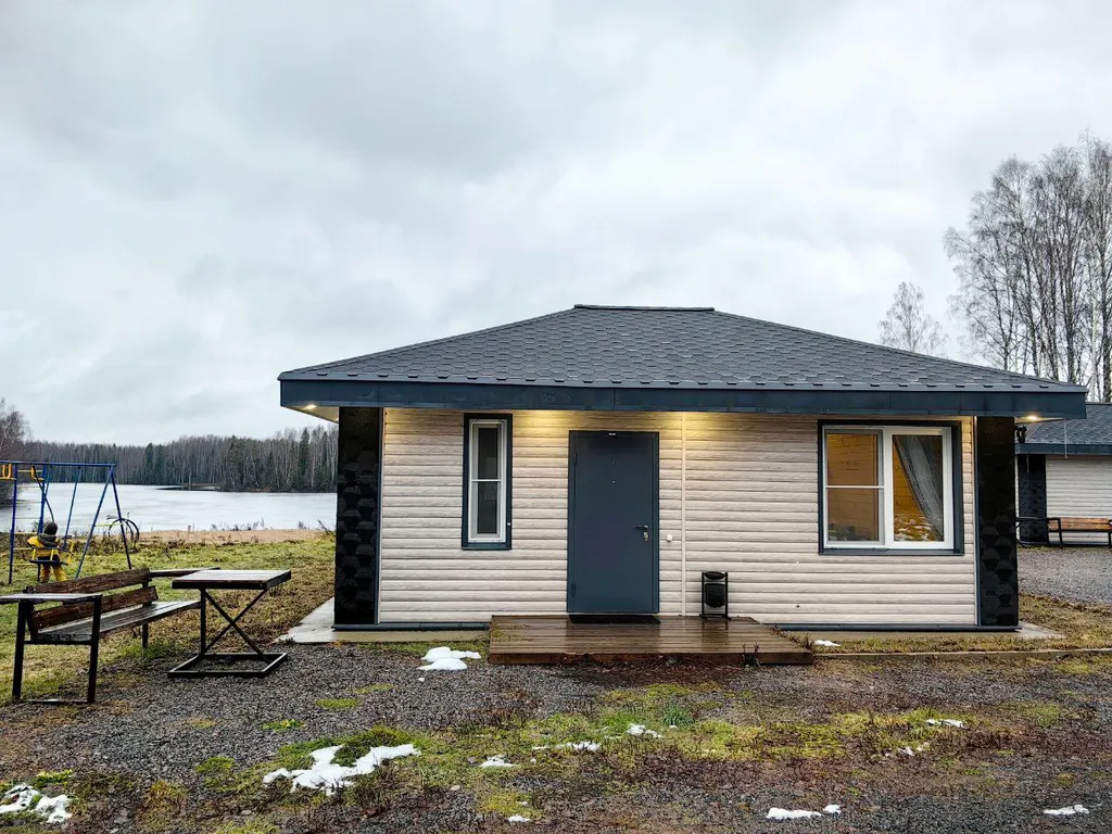 Дом рядом с озером в Карелии