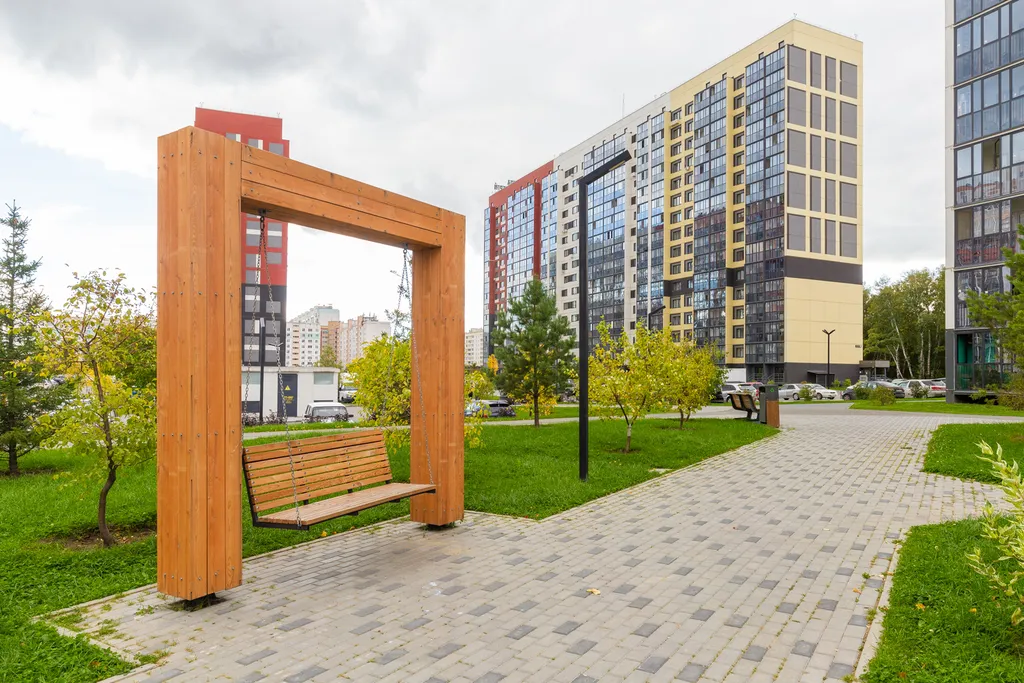 Изумрудная студия с гамаком в новом доме в экологически чистом районе