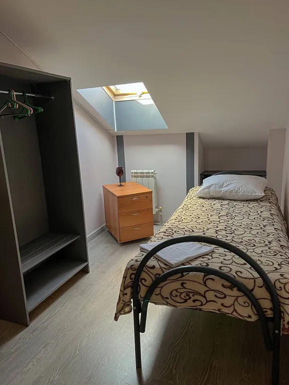 Бюджетный одноместный номер (удобства на этаже)