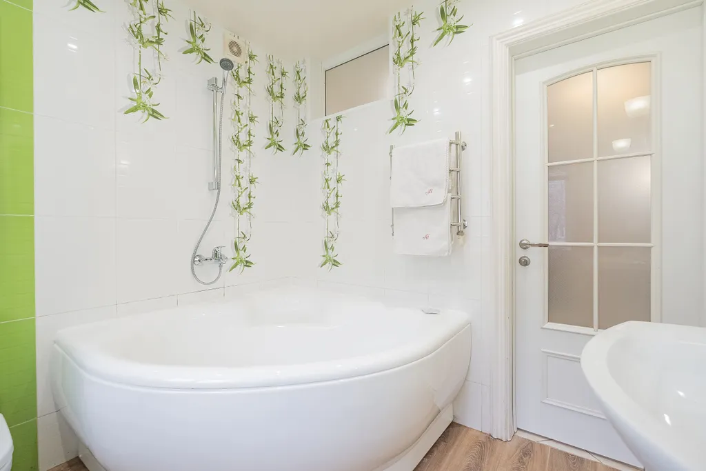 Двухкомнатная квартира с большой ванной в самом центре