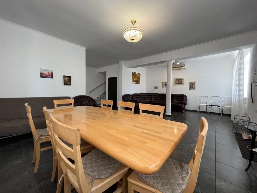 Дом с бассейном и баней