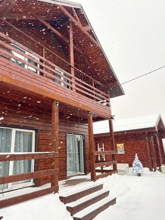 Дом с баней и бассейном