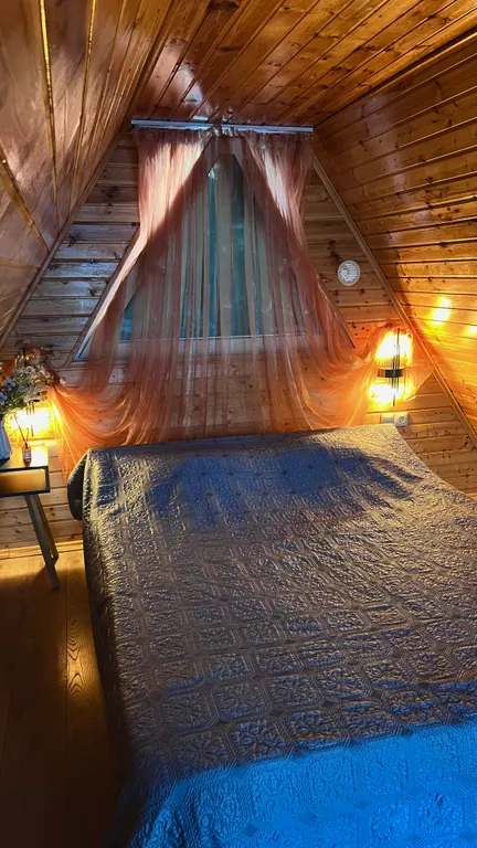 A-frame домик с панорамным видом на город