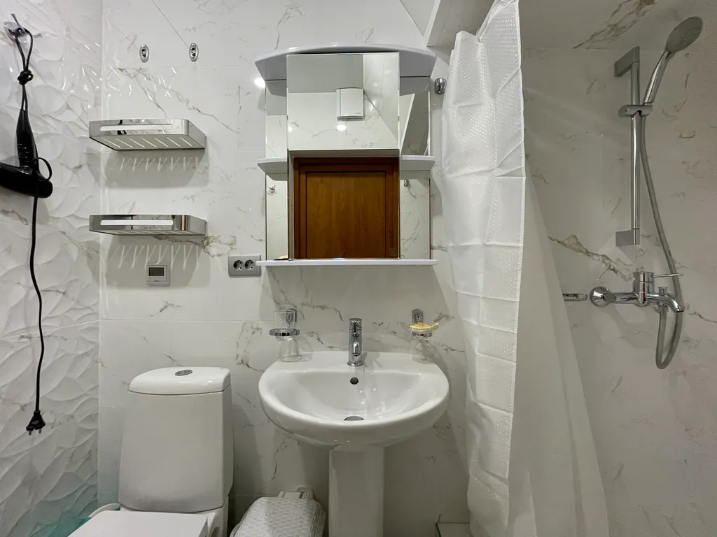 Уютный номер в центре, море - 600 метров