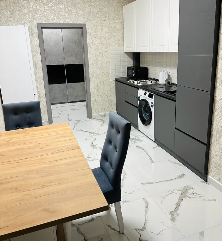 Уютная квартира в сосновом бору с видом на реку, лес и горы