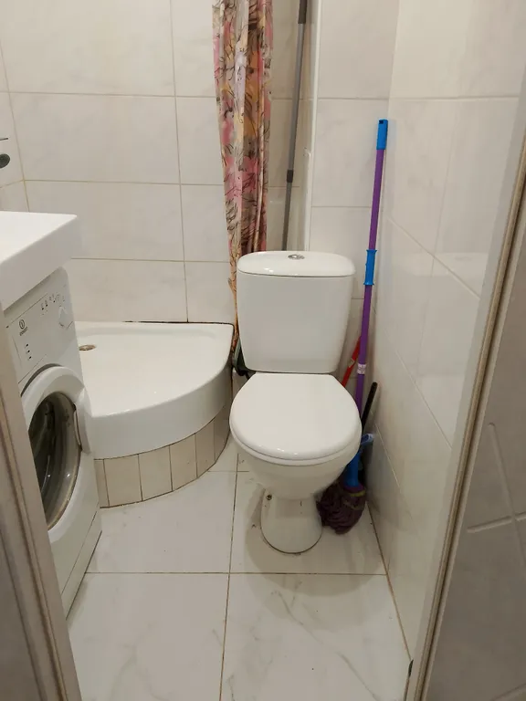 Гостинка-студия в центре у метро Геологическая