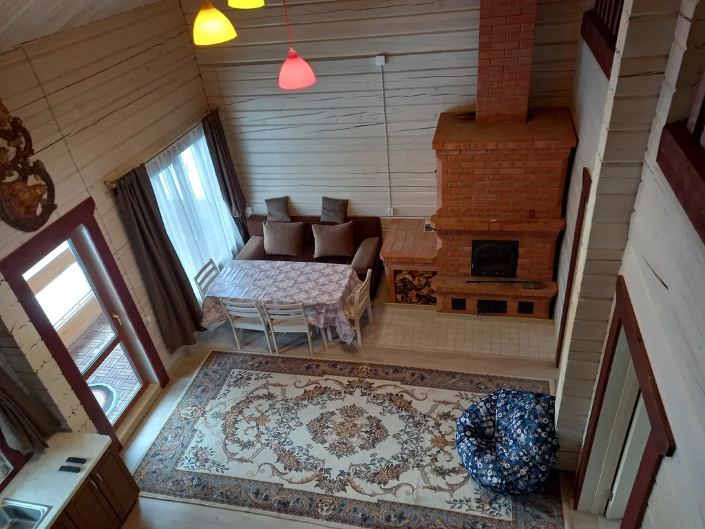 Уютный дом на берегу озера