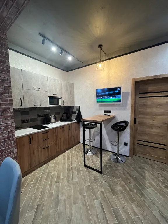 Новая 2-х комнатная квартира с дизайнерским ремонтом в стиле лофт