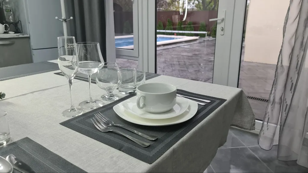 Вилла на 8 гостей с теплым бассейном и беседкой для барбекю