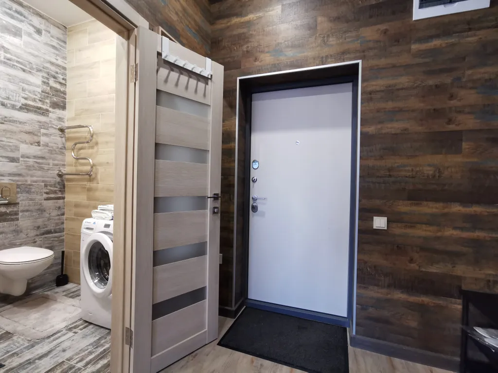 Квартира в люкс доме с парковкой в 10 минутах пешком от площади Ленина