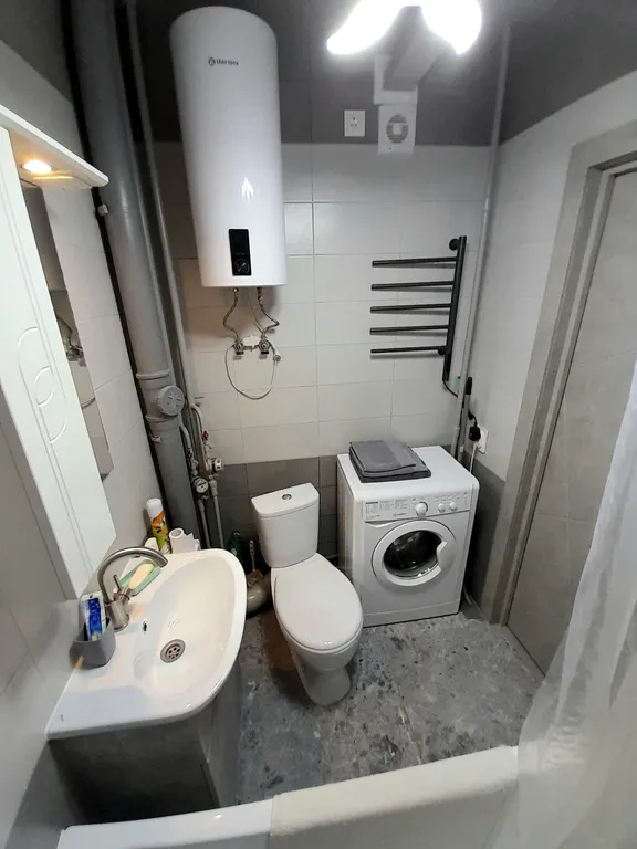 Коричневая студия в центре