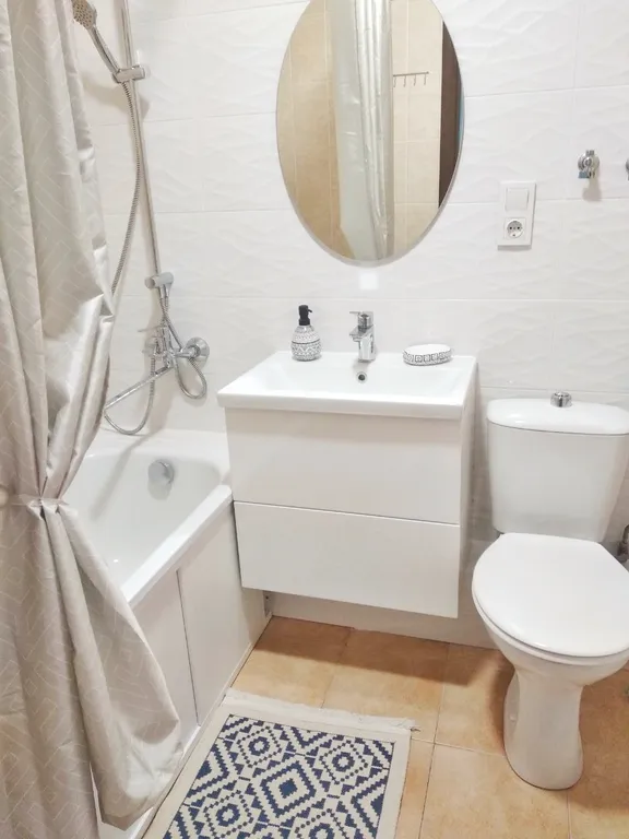 У метро рядом с центром