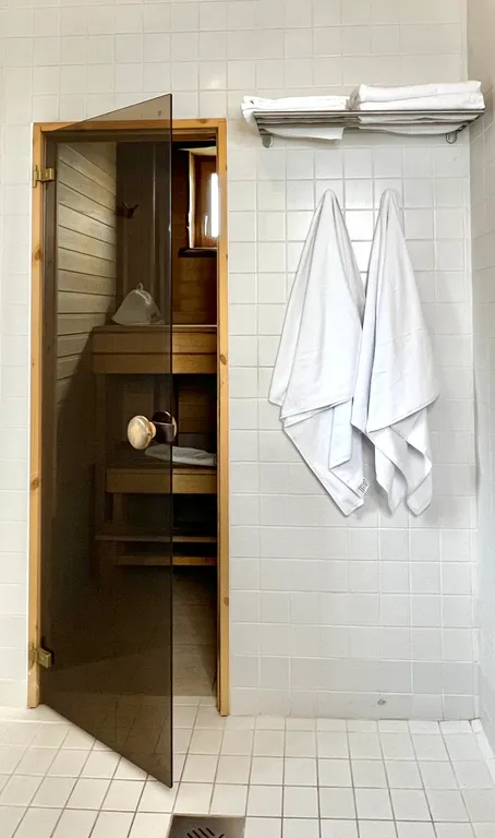 Благоустроенный дом у реки